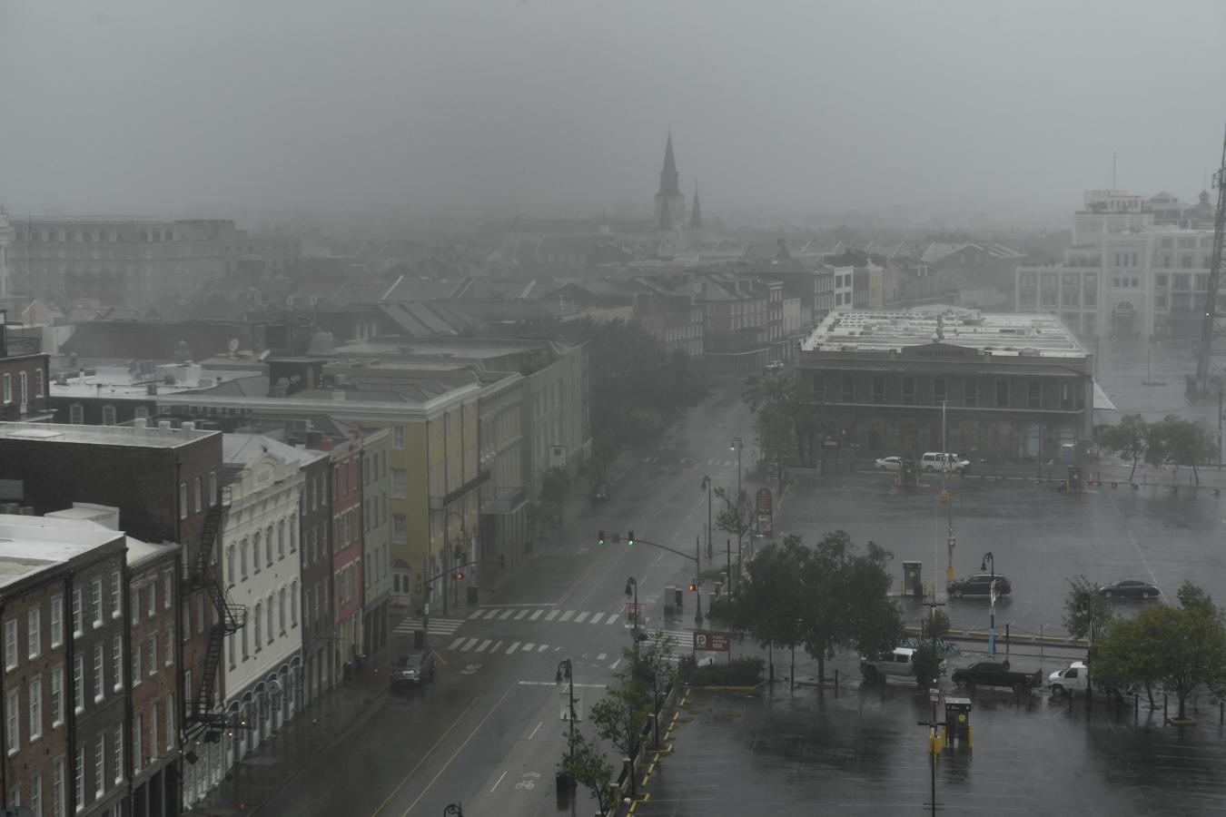 La lluvia cae en Nueva Orleans. 