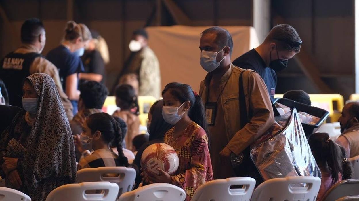 Fotos: Llega el sexto avión a Rota con refugiados procedentes de Afganistán