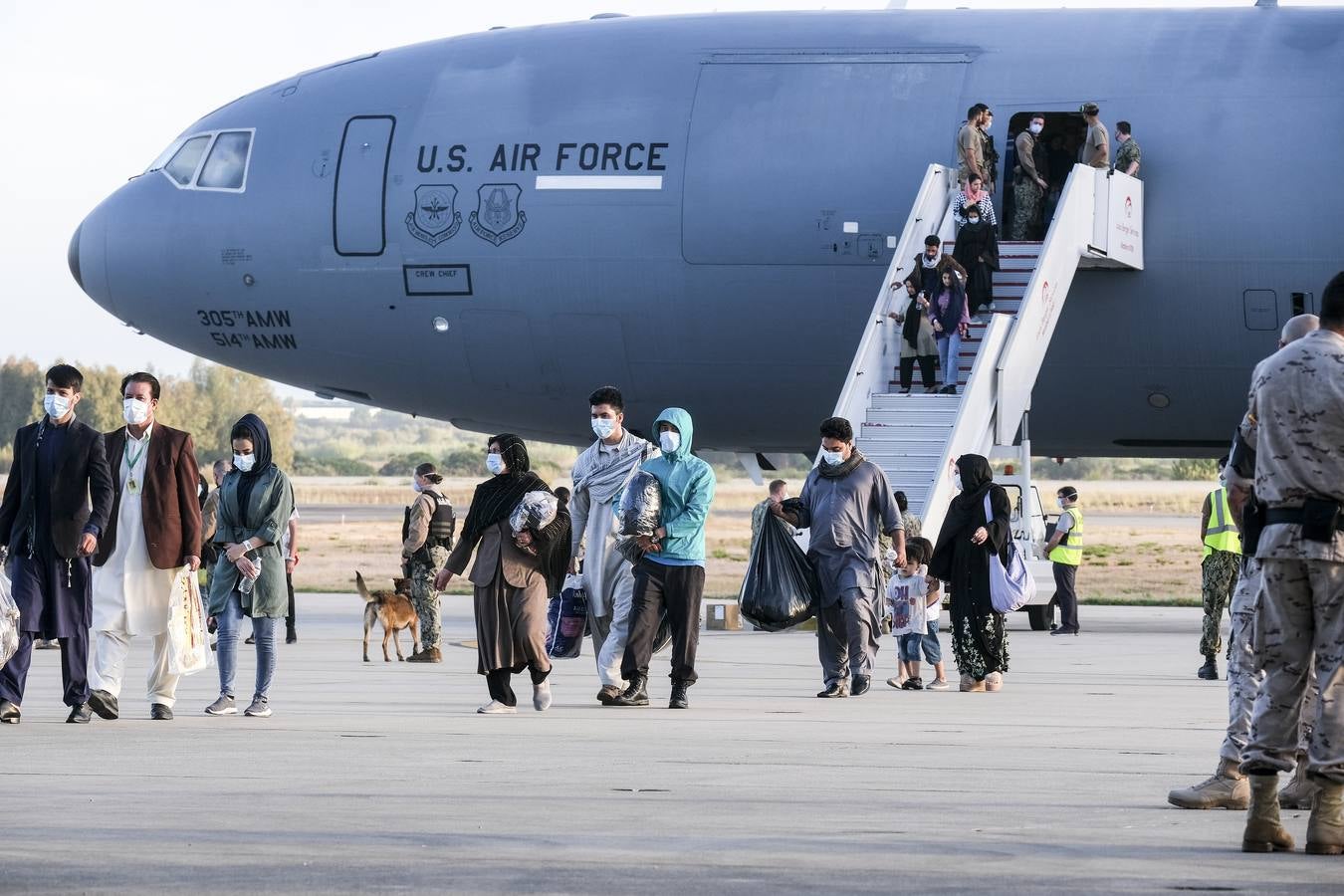 FOTOS: Así viven los refugiados afganos en la Base Naval de Rota