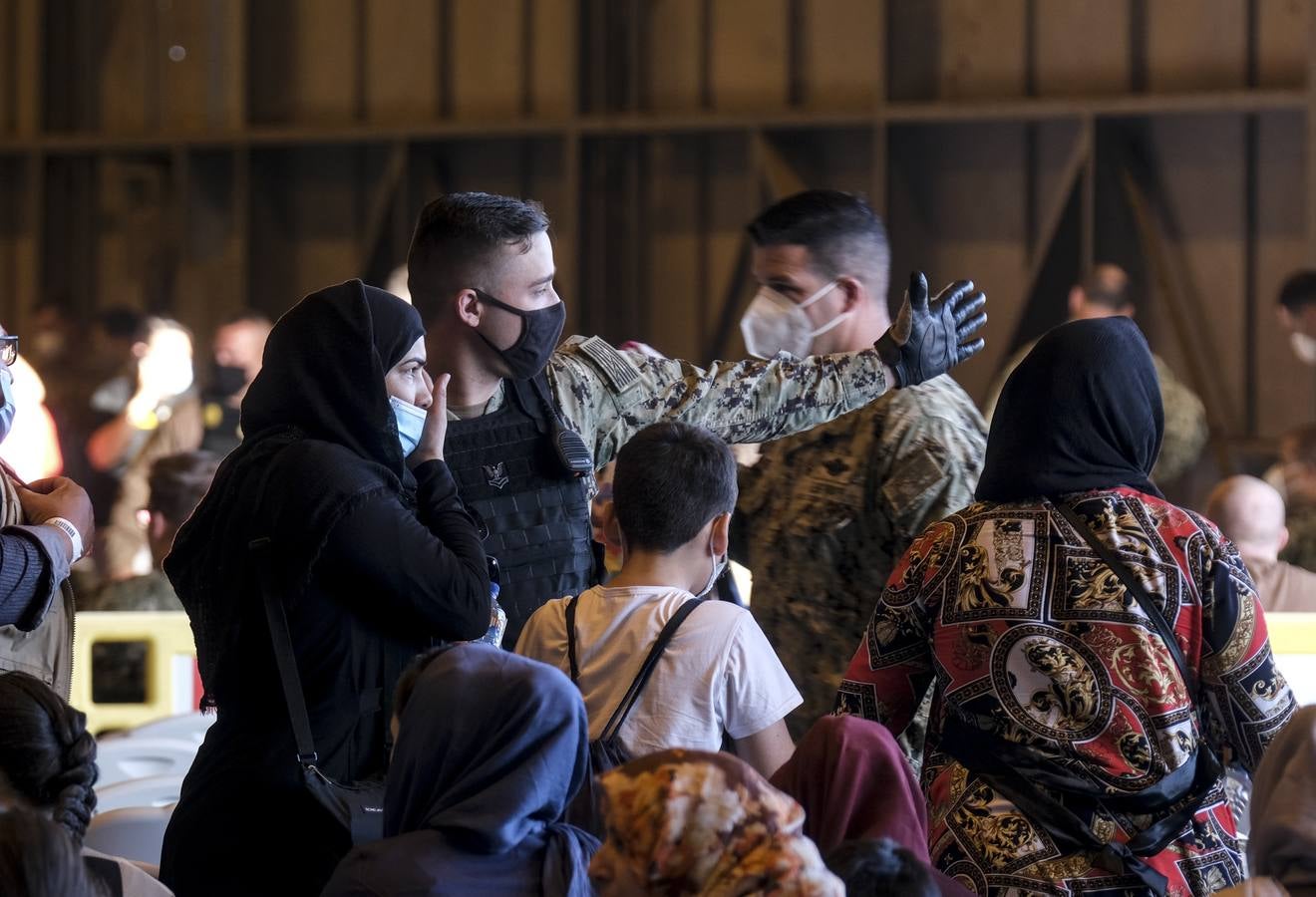 FOTOS: Así viven los refugiados afganos en la Base Naval de Rota