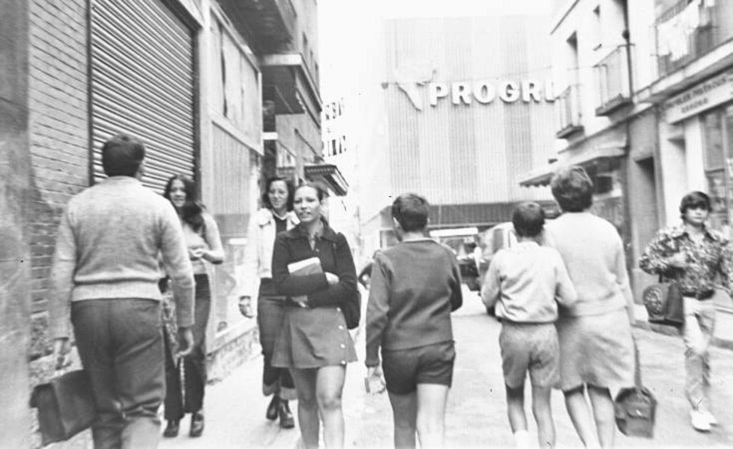 1972: Escolares por las calles del centro de Madrid. 