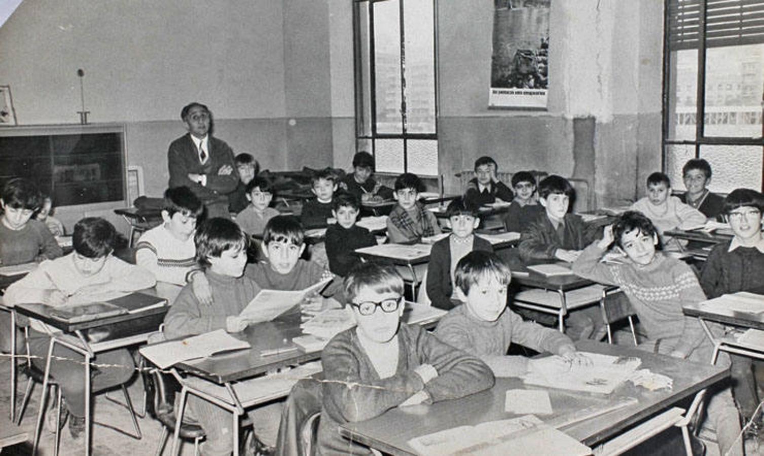 1970: Aula del colegio nacional Tirso de Molina, en el Paseo de la Ermita. 