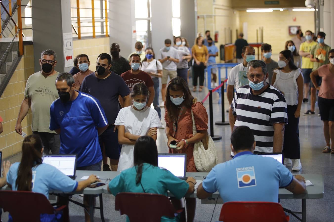 Vacunación exprés Covid en Córdoba para los rezagados, en imágenes