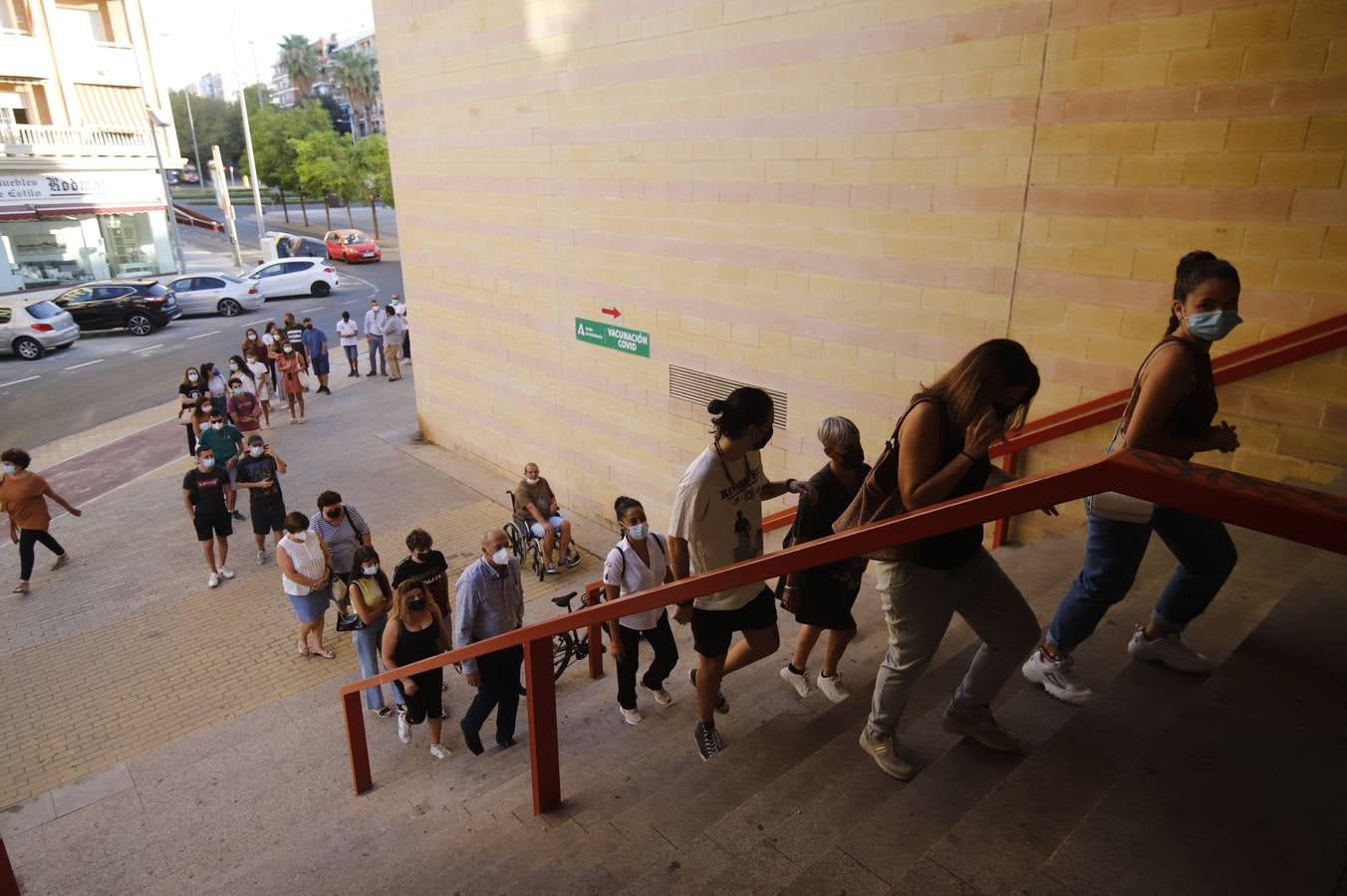 Vacunación exprés Covid en Córdoba para los rezagados, en imágenes