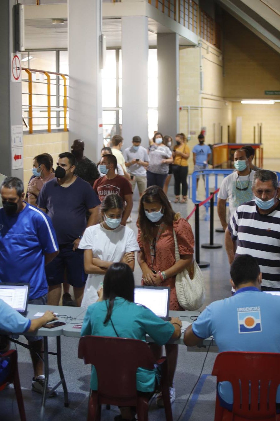 Vacunación exprés Covid en Córdoba para los rezagados, en imágenes