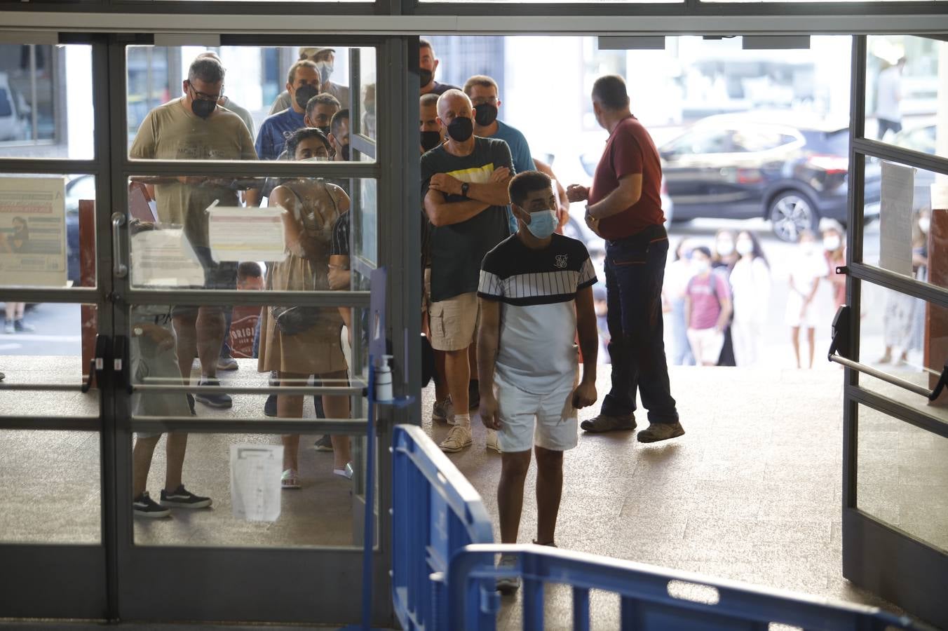 Vacunación exprés Covid en Córdoba para los rezagados, en imágenes