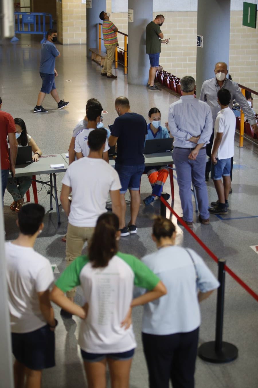 Vacunación exprés Covid en Córdoba para los rezagados, en imágenes