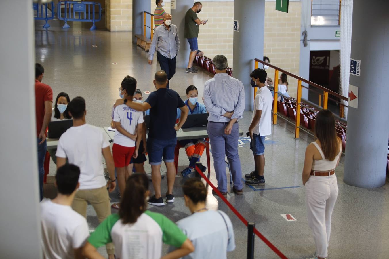 Vacunación exprés Covid en Córdoba para los rezagados, en imágenes