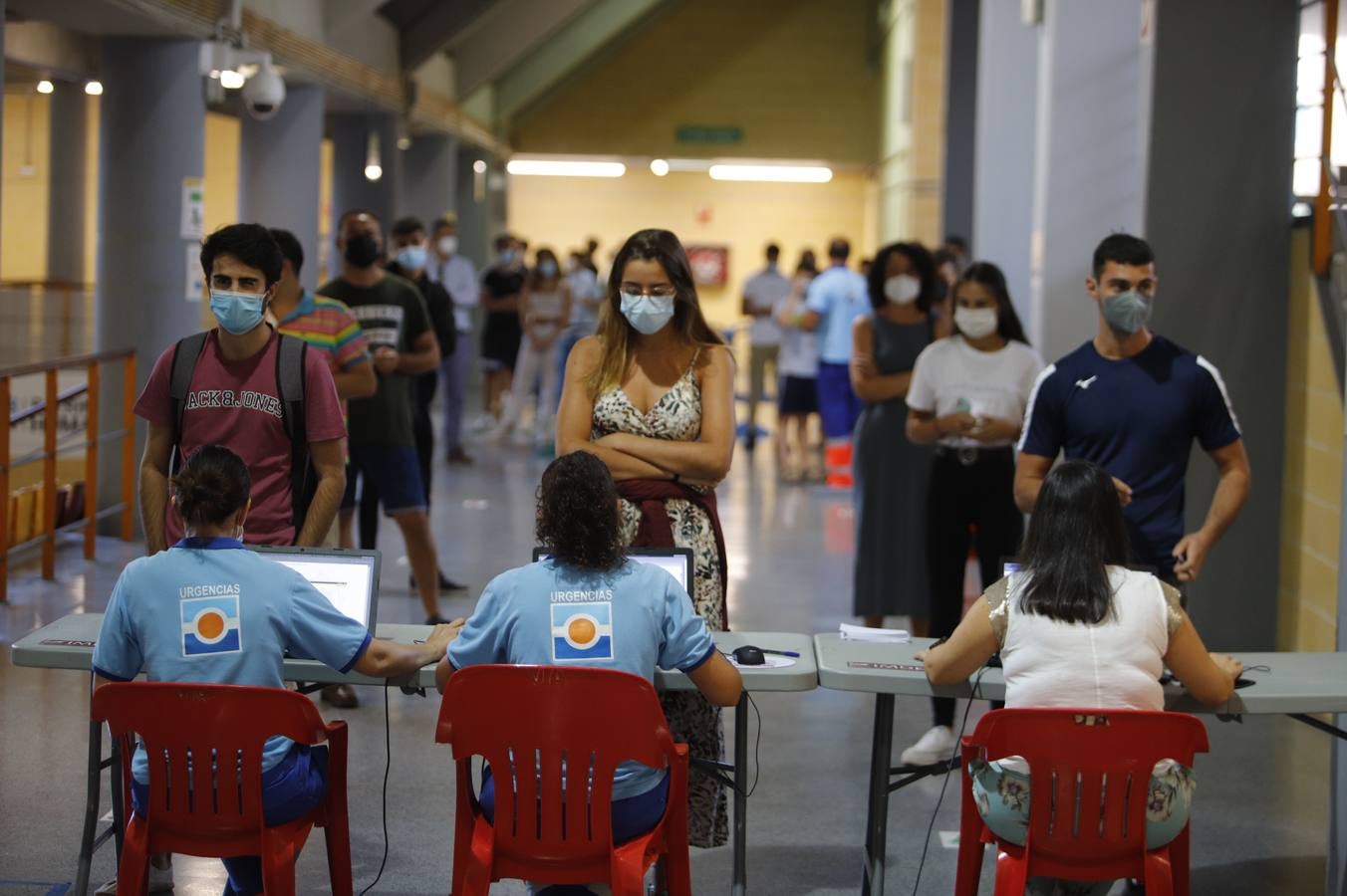 Vacunación exprés Covid en Córdoba para los rezagados, en imágenes