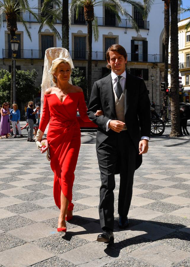 La madrina Myriam Lapique y el novio Carlos Cortina. 