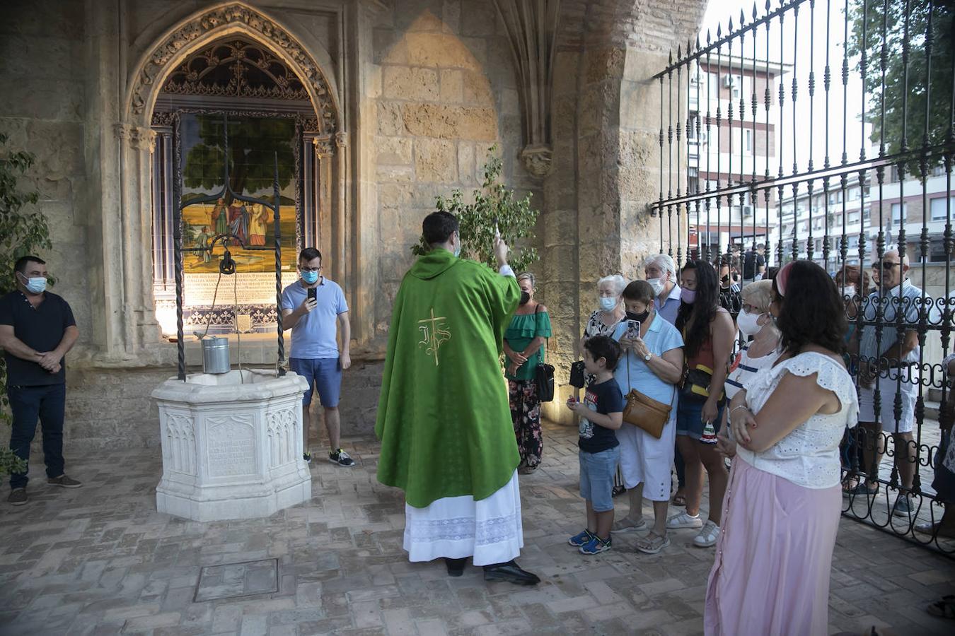 La bendición del agua del Pocito de la Fuensanta de Córdoba, en imágenes