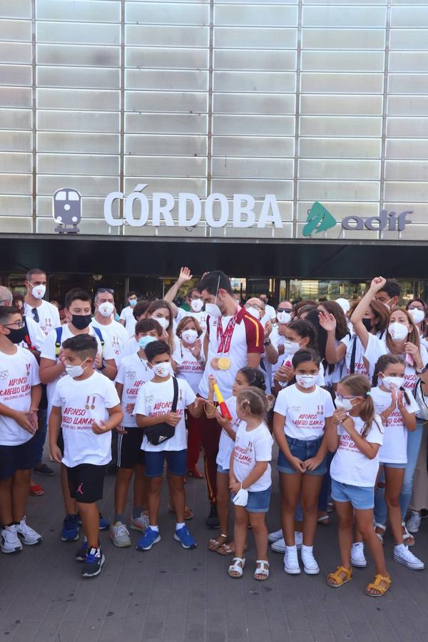 El recibimiento al ciclista Alfonso Cabello en Córdoba, en imágenes