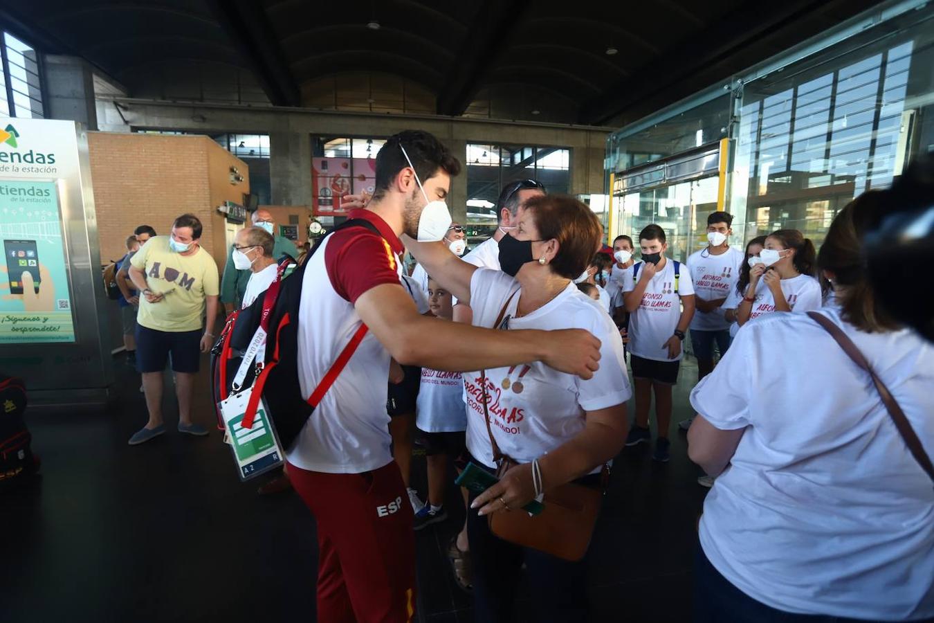 El recibimiento al ciclista Alfonso Cabello en Córdoba, en imágenes