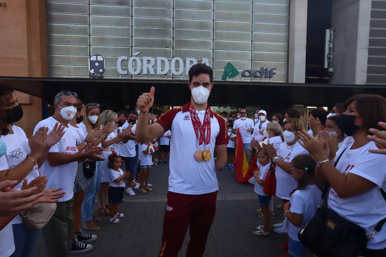 El recibimiento al ciclista Alfonso Cabello en Córdoba, en imágenes