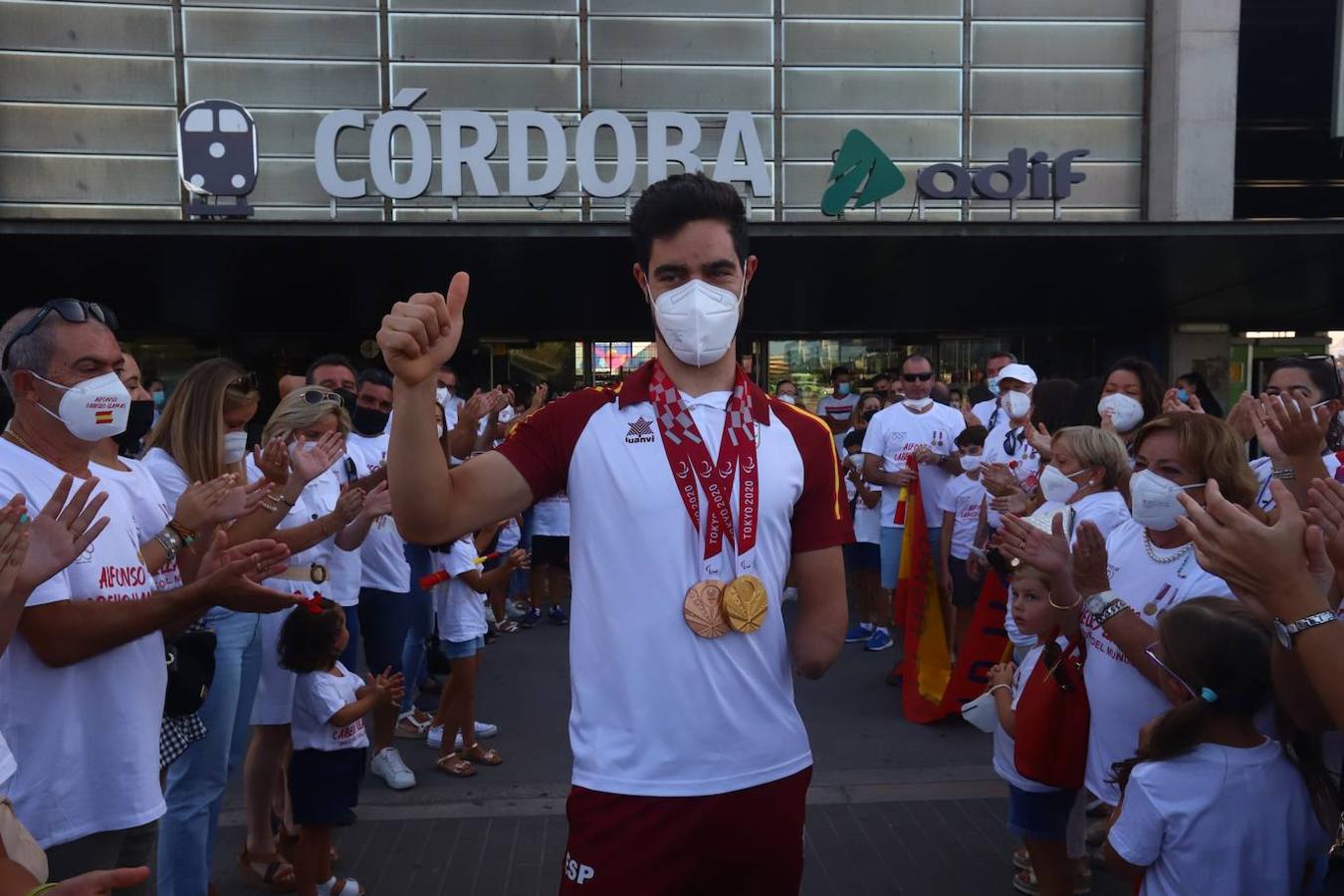 El recibimiento al ciclista Alfonso Cabello en Córdoba, en imágenes