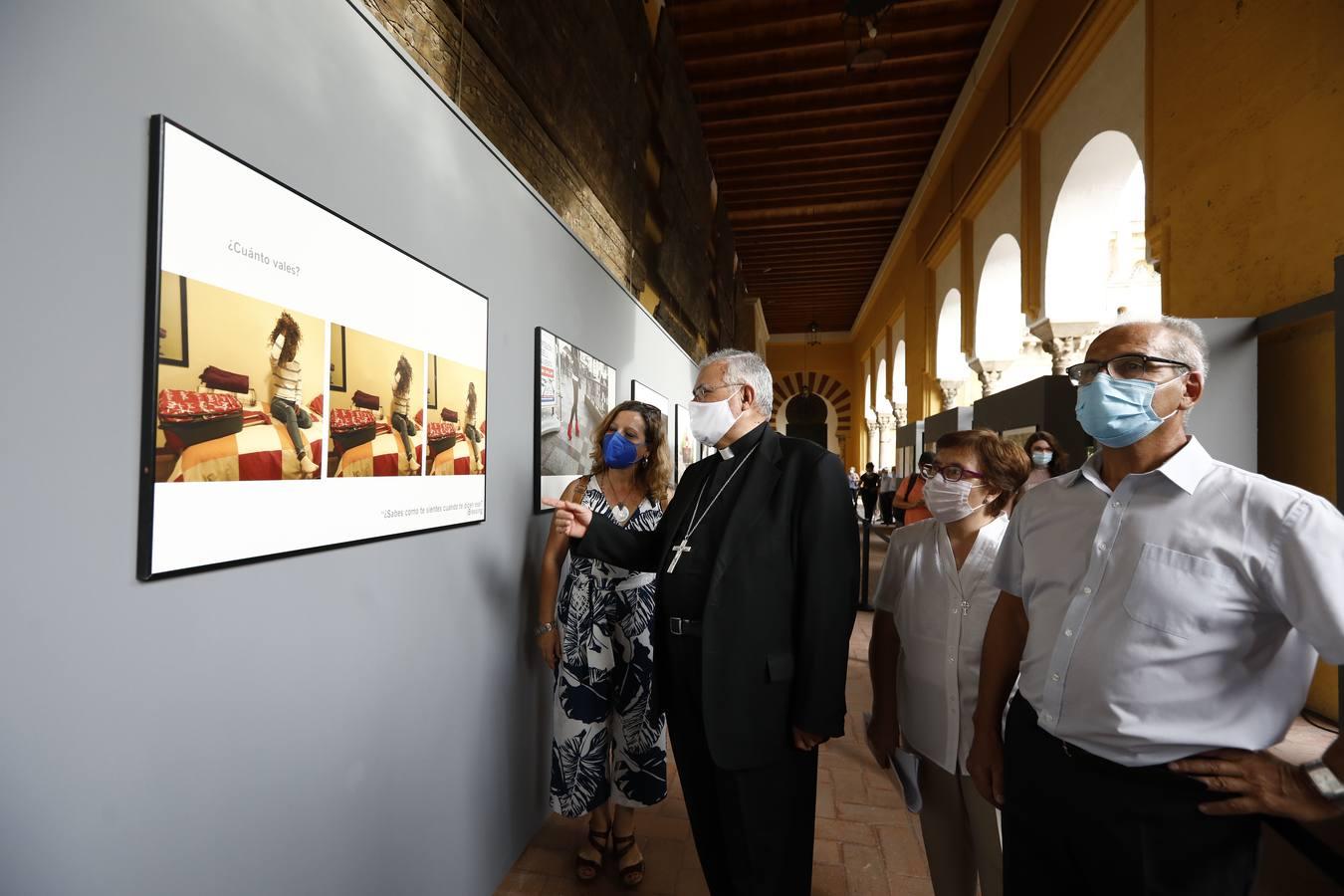 La muestra sobre la trata en El Patio de los Naranjos de Córdoba, en imágenes