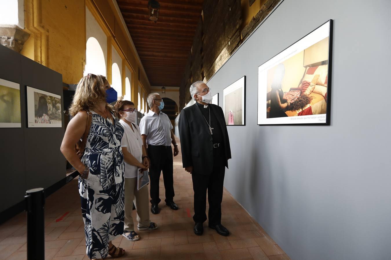 La muestra sobre la trata en El Patio de los Naranjos de Córdoba, en imágenes