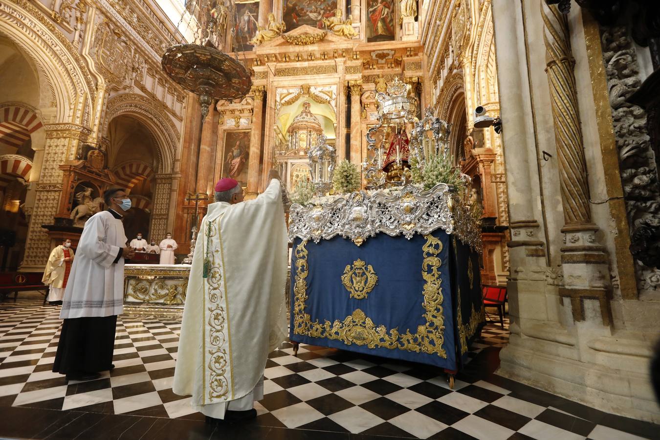 La misa en honor a la Virgen de la Fuensanta de Córdoba, en imágenes