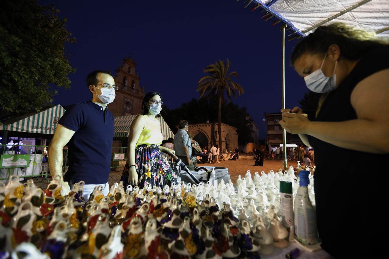 En imágenes, el gran ambiente de la víspera de la Velá pese a la pandemia