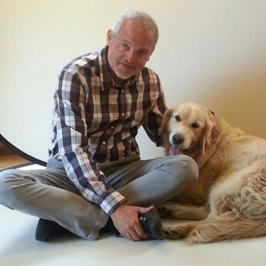 Rebellón era aun auténtico amante de los animales. Era habitual verle en manifestaciones en contra de la tauromaquia y hasta hace un año, fecha en la que murió, compartía sus días con su perra Bruna.. 