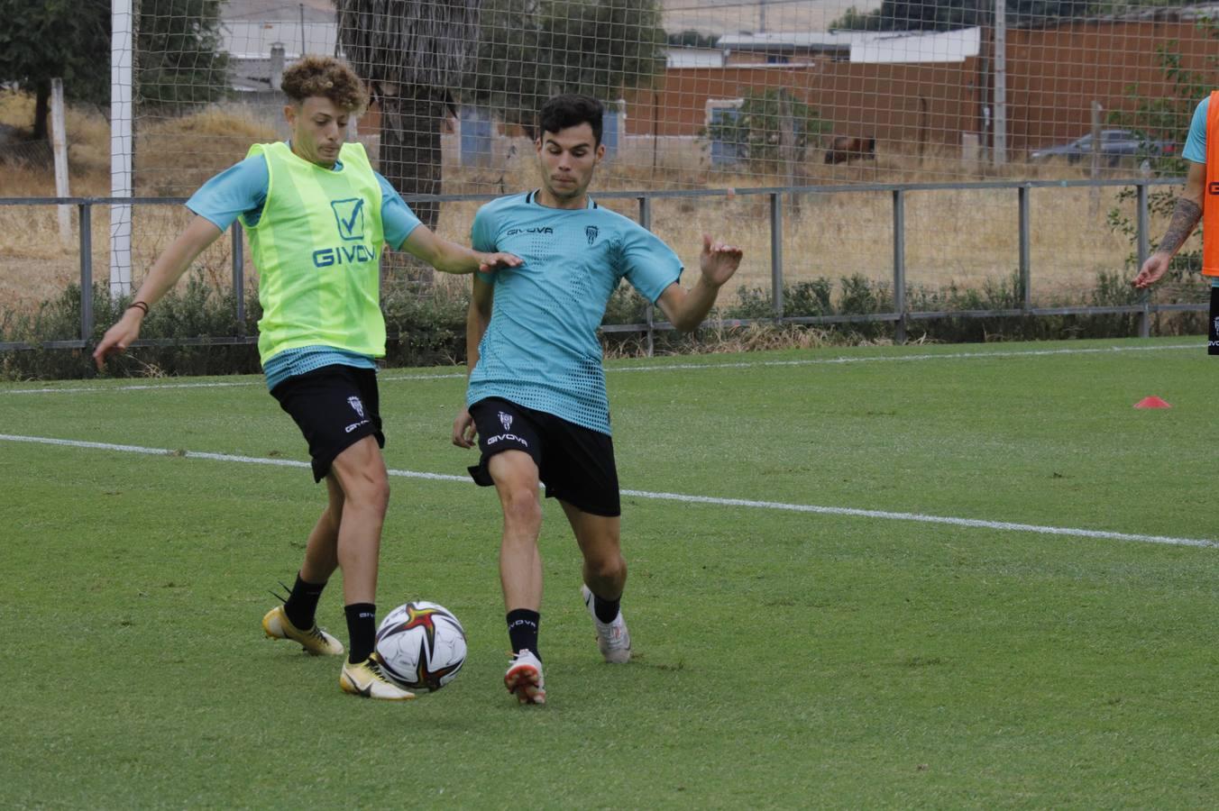 El entrenamiento del Córdoba CF en la festividad de la Virgen de la Fuensanta, en imágenes