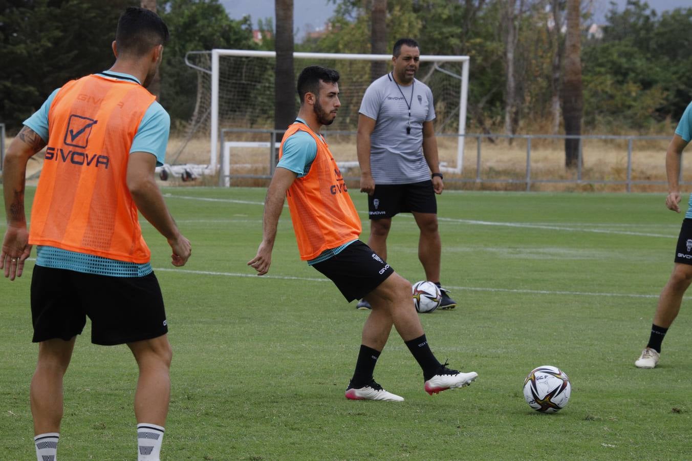 El entrenamiento del Córdoba CF en la festividad de la Virgen de la Fuensanta, en imágenes