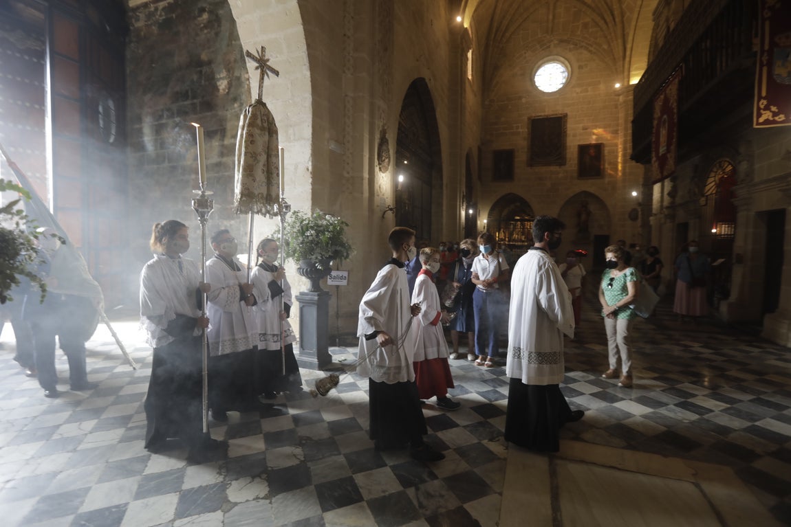En imágenes: Así ha sido la procesión de la Virgen de los Milagros, en El Puerto