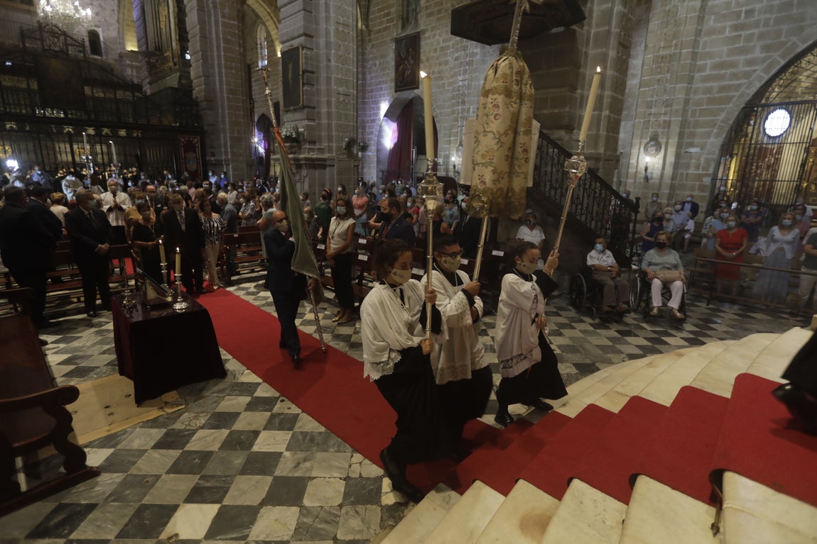 En imágenes: Así ha sido la procesión de la Virgen de los Milagros, en El Puerto