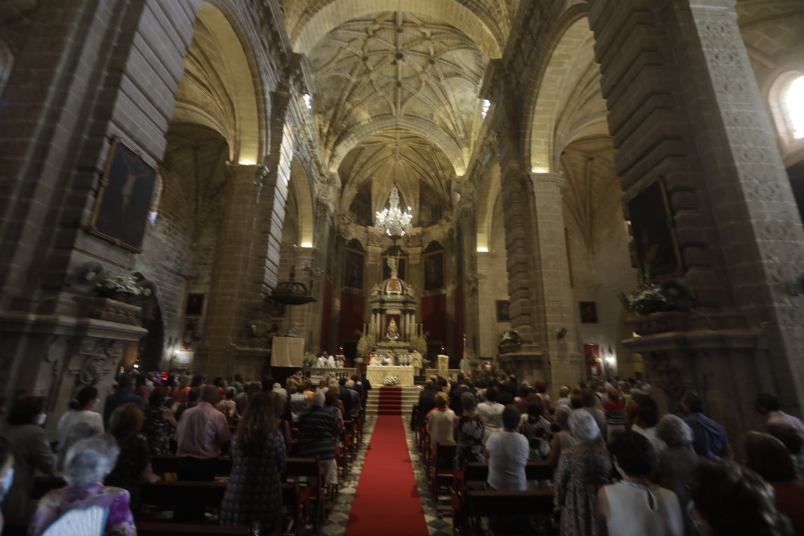 En imágenes: Así ha sido la procesión de la Virgen de los Milagros, en El Puerto