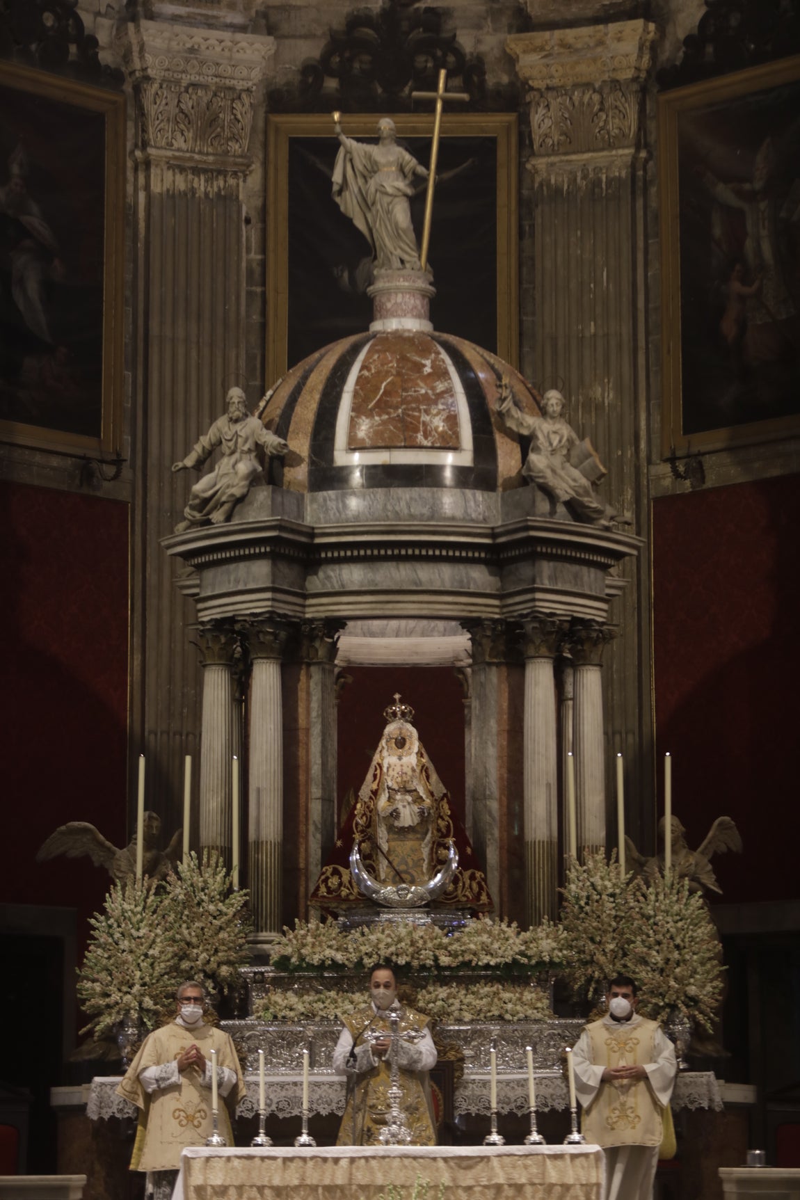 En imágenes: Así ha sido la procesión de la Virgen de los Milagros, en El Puerto