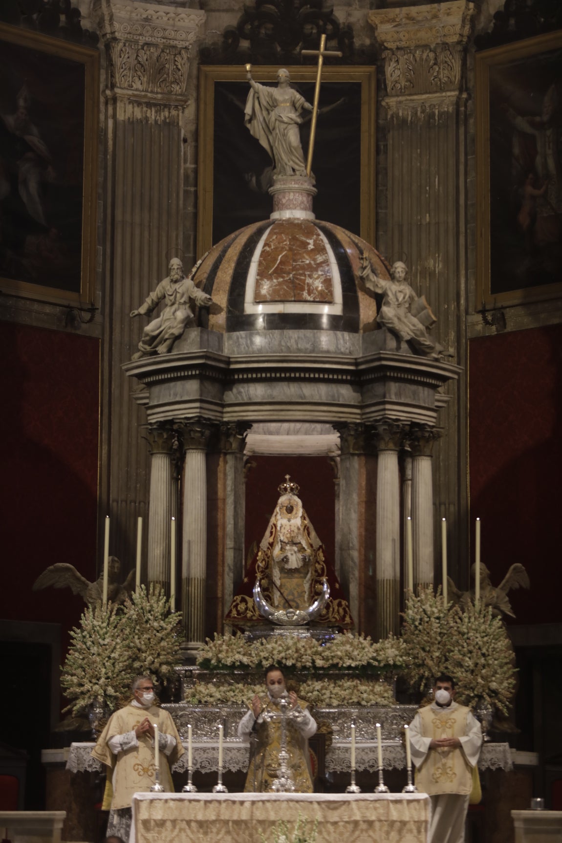 En imágenes: Así ha sido la procesión de la Virgen de los Milagros, en El Puerto