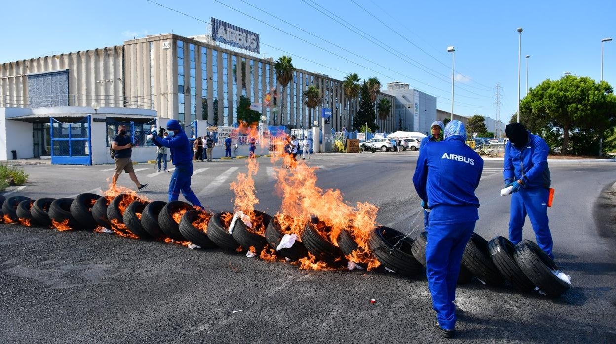 En imágenes: Airbus Puerto Real retoma las protestas