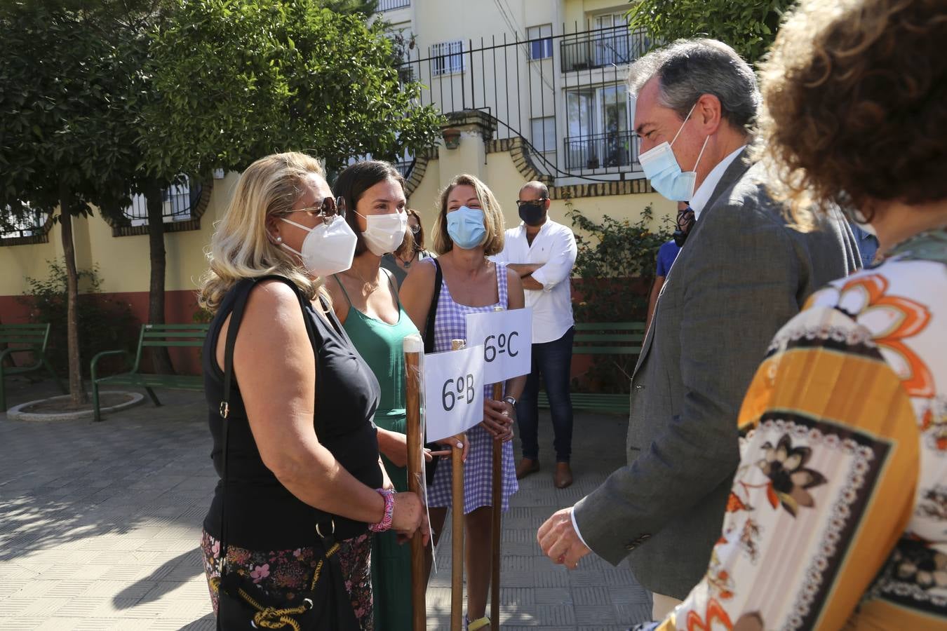 El alcalde de Sevilla abre el curso escolar en el Colegio Arias Montano