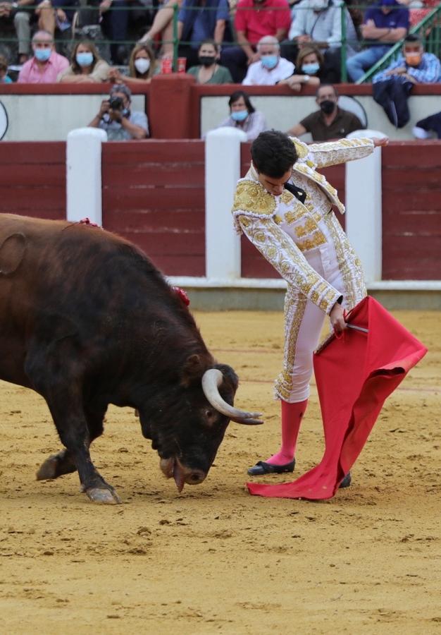 Cuatro orejas y debut con sobresaliente: Tomás Rufo toma la alternativa con nota