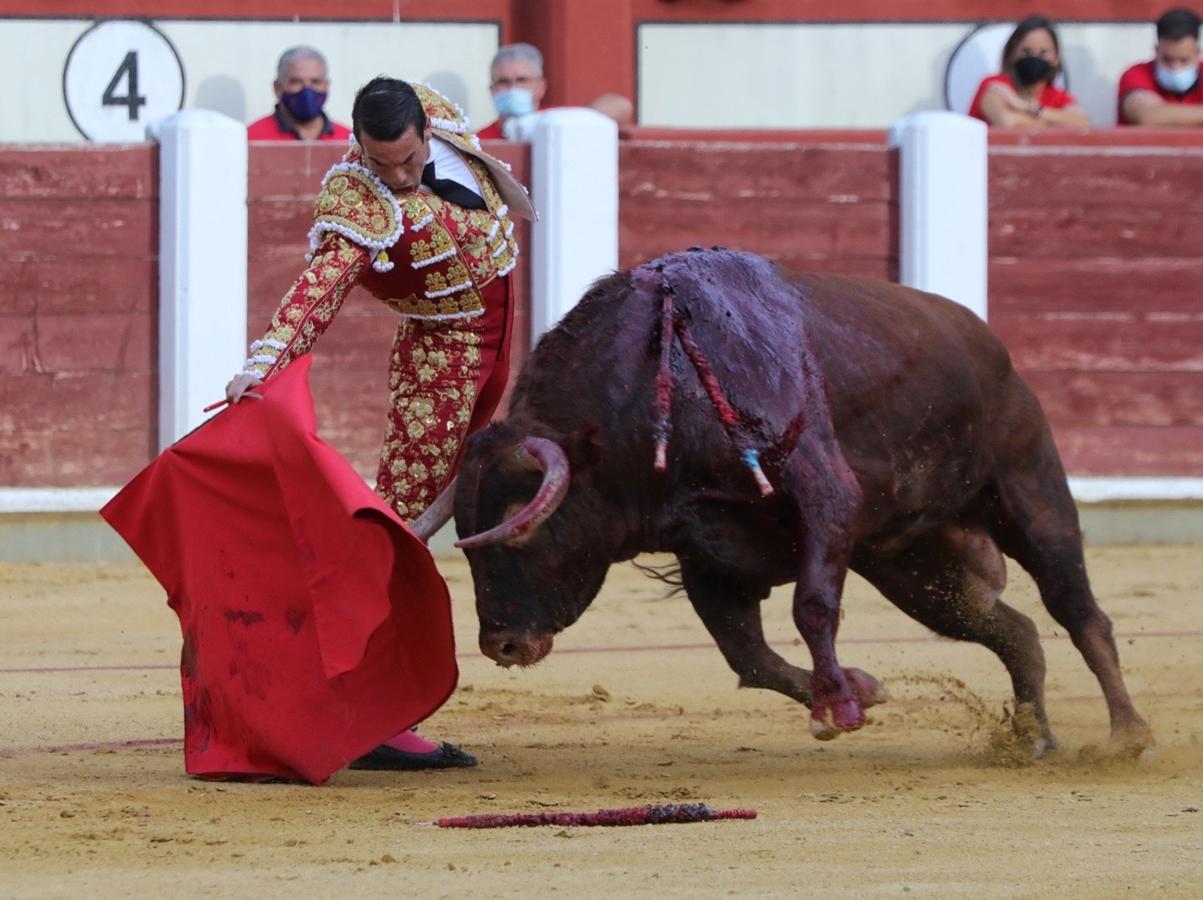 Cuatro orejas y debut con sobresaliente: Tomás Rufo toma la alternativa con nota