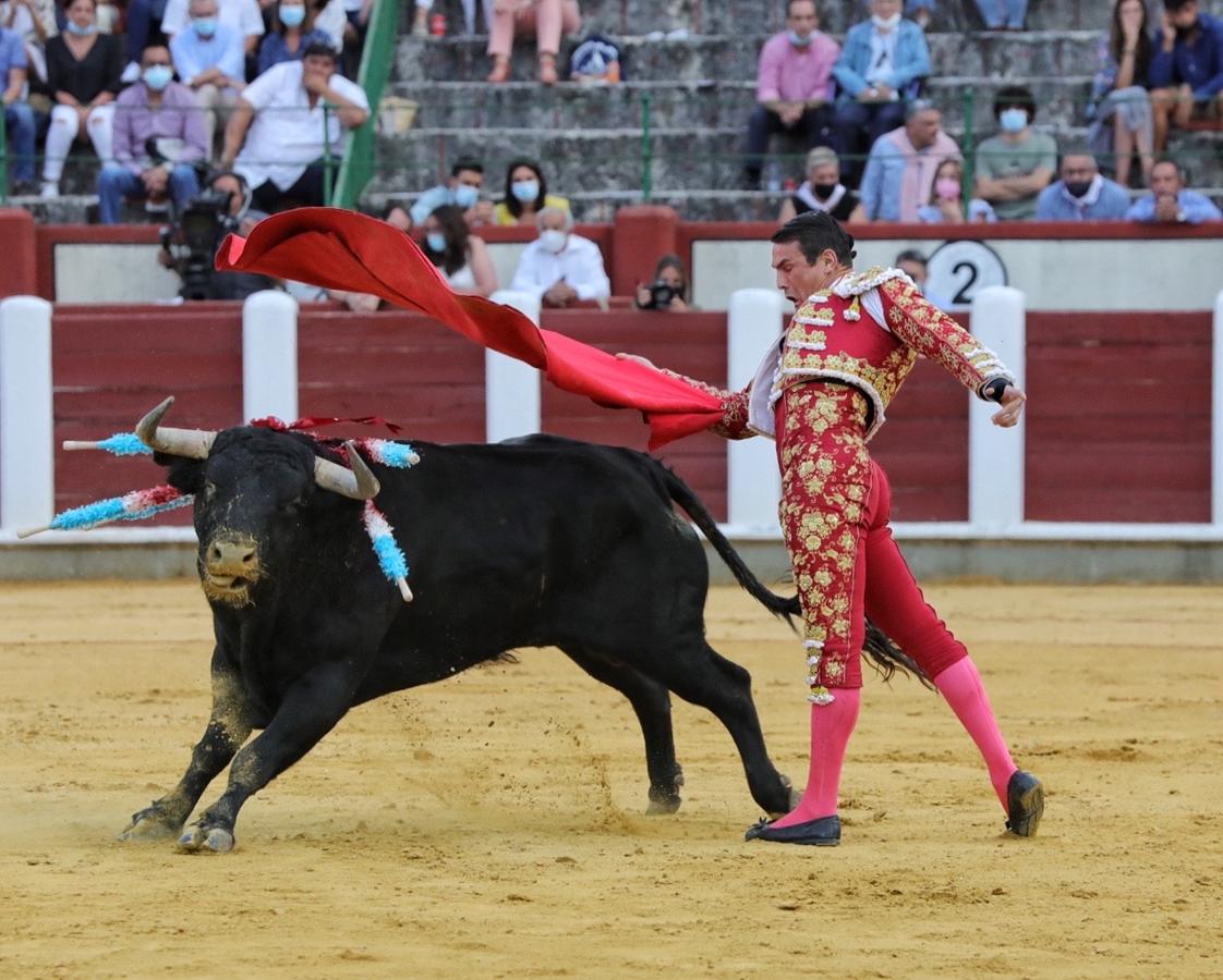 Cuatro orejas y debut con sobresaliente: Tomás Rufo toma la alternativa con nota