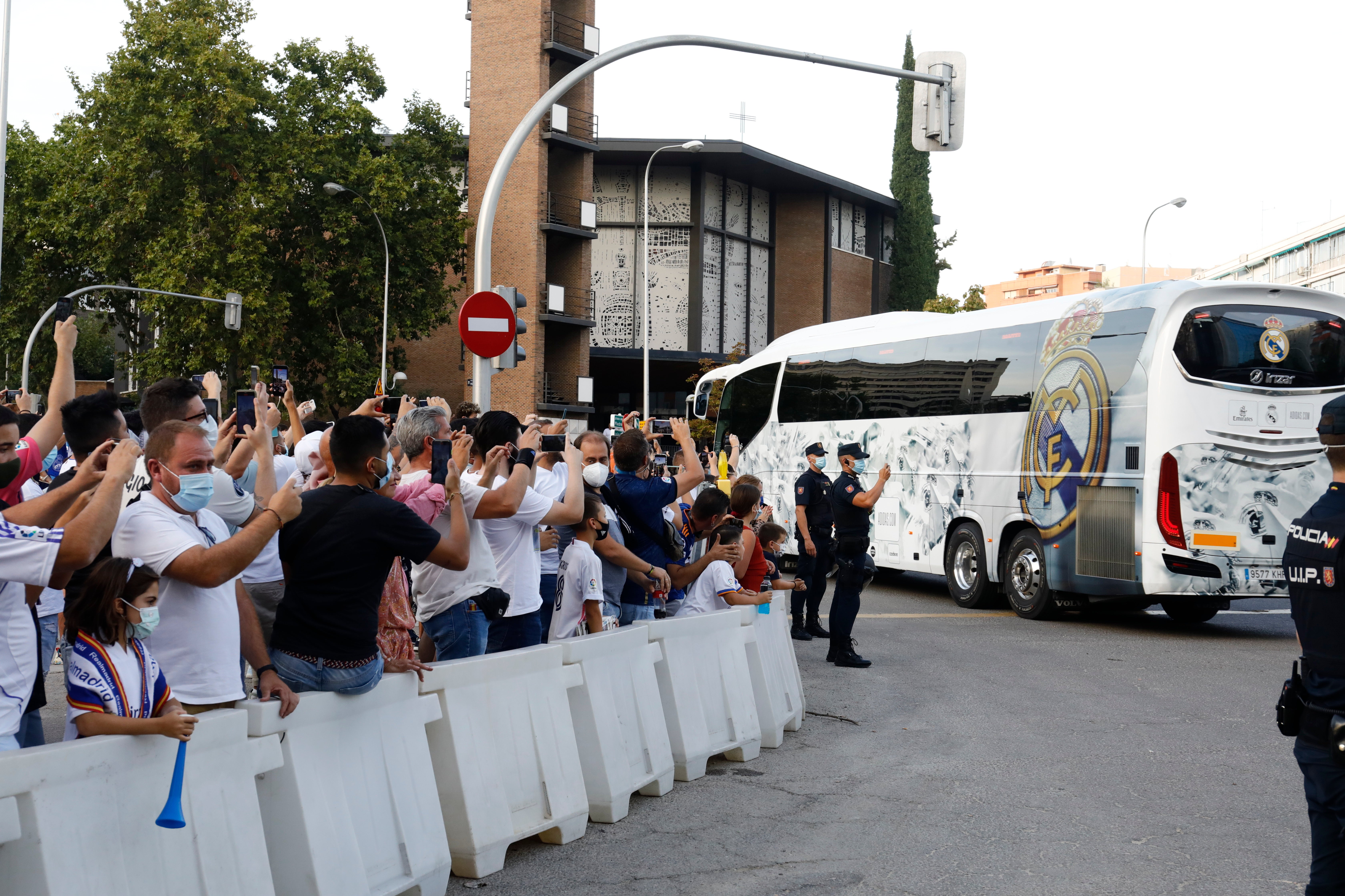 Las imágenes del regreso de los aficionados al Bernabéu 560 días después