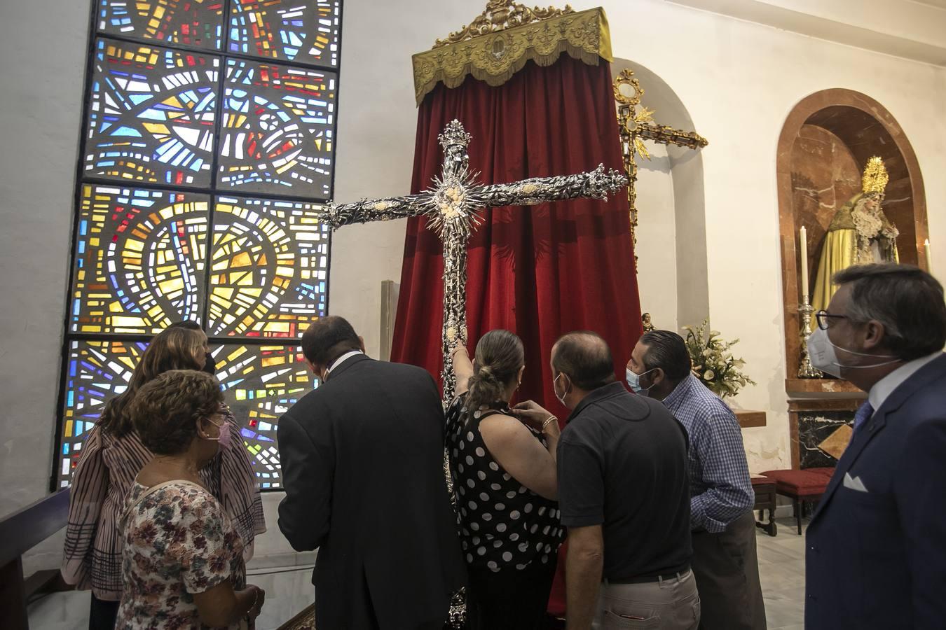 La Cruz de la Vida ya está en las manos del Señor de los Reyes de Córdoba