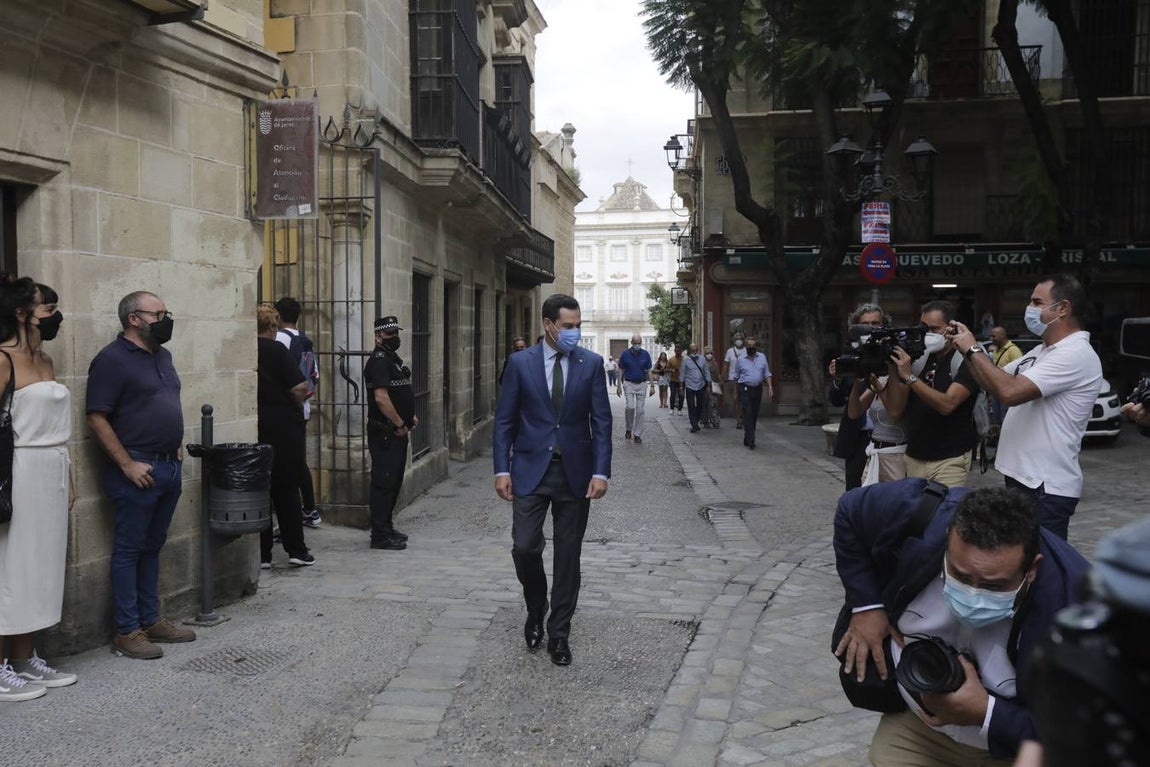Fotos: La visita de Juanma Moreno en Jerez