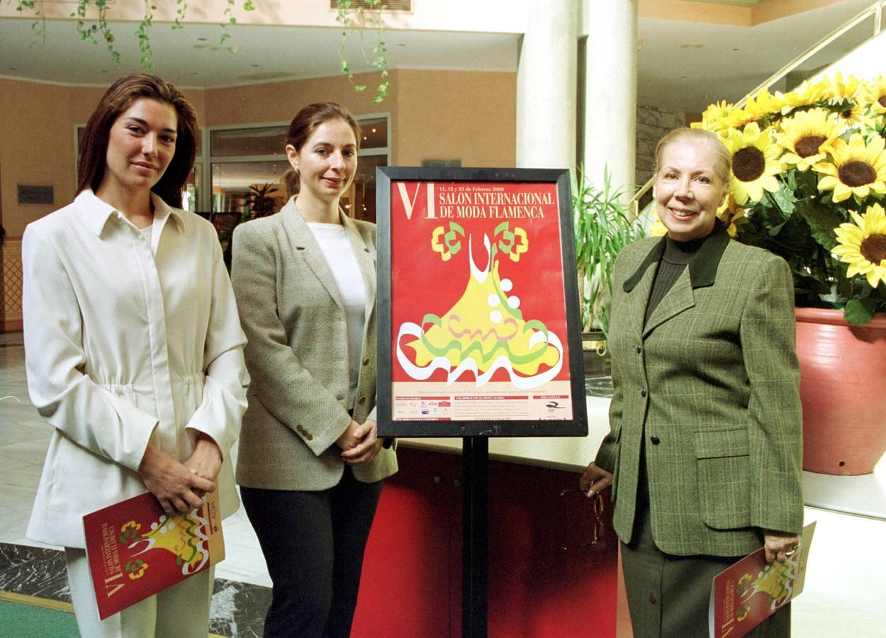 Lina, con rRaquel Revuelta, en la presentación del Salón de Moda Flemenca en el año 2000