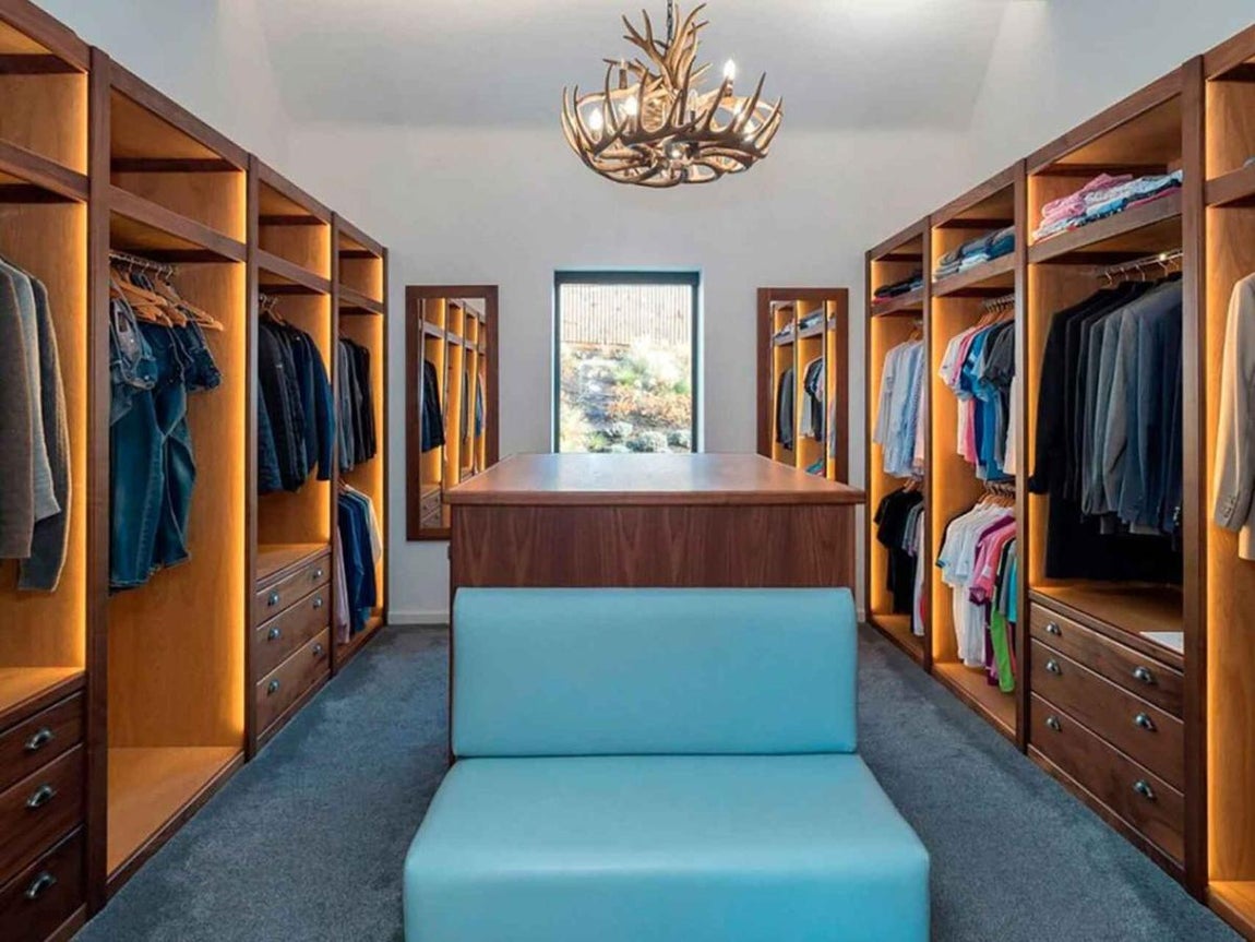 La nueva mansión de Cristiano en Mánchester. La casa cuenta con siete dormitorios y cada uno de ellos posee su propio baño y vestidor.