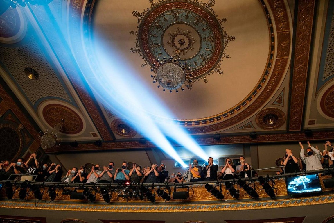 La audiencia, en pie, tras la primera función de 'Hamilton' después del cierre de Broadway por la pandemia