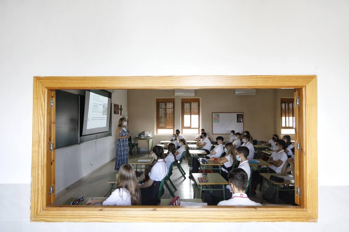 El regreso a las aulas de Secundaria en Córdoba, en imágenes