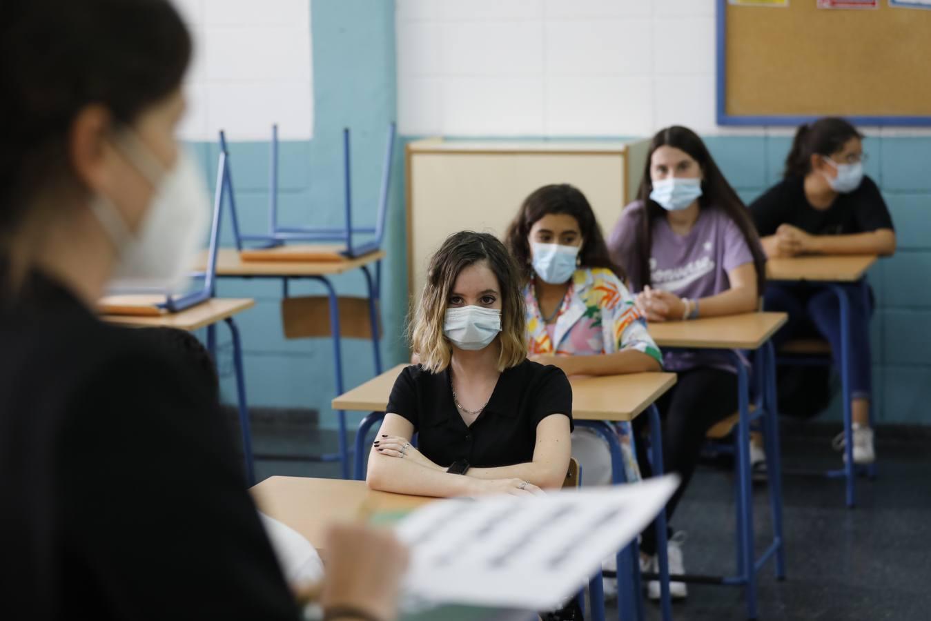 El regreso a las aulas de Secundaria en Córdoba, en imágenes