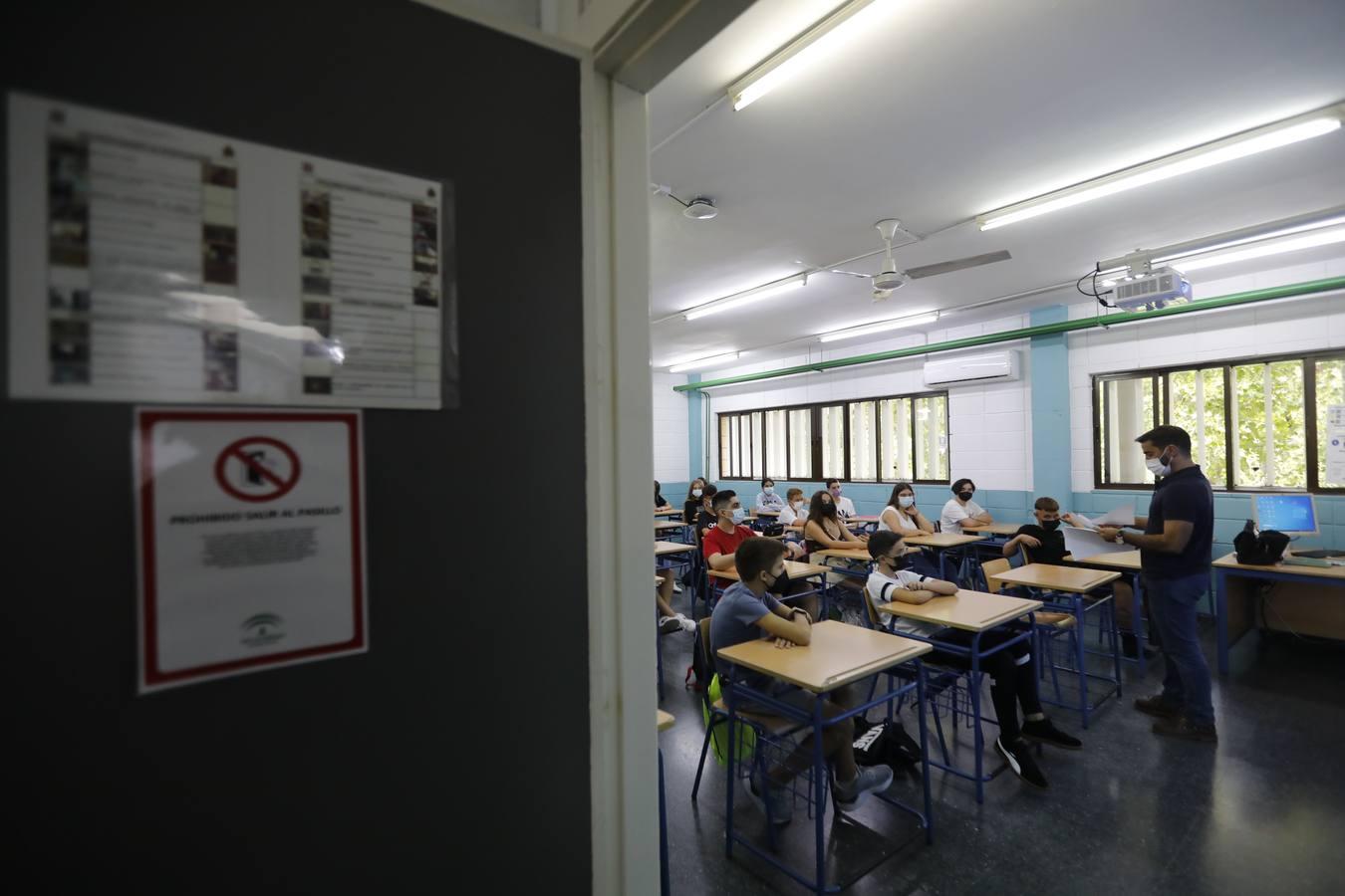 El regreso a las aulas de Secundaria en Córdoba, en imágenes