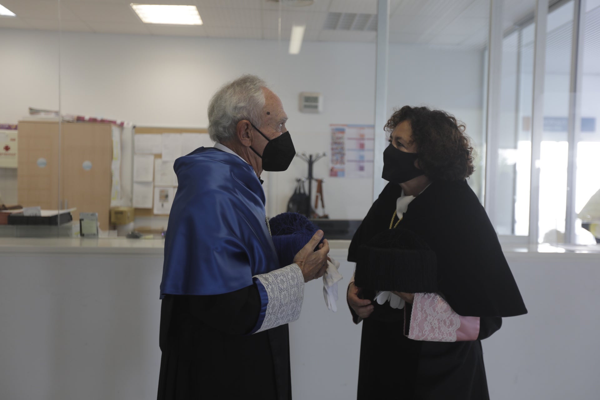 En imágenes: Así ha sido la investidura de Soledad Becerril y María Izquierdo como doctoras Honoris Causa de la Universidad de Cádiz