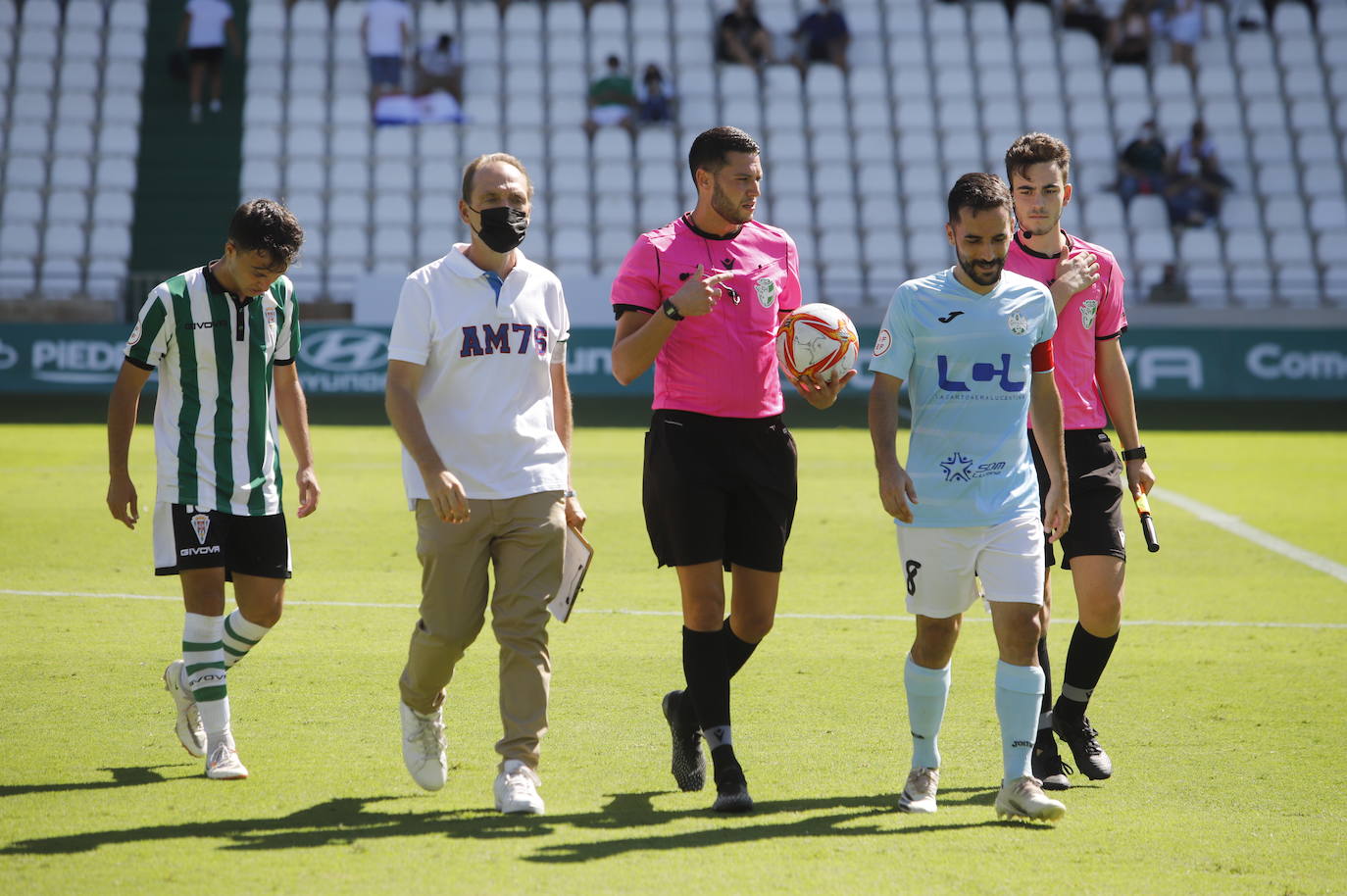 Las mejores imágenes del derbi Córdoba B - Ciudad de Lucena