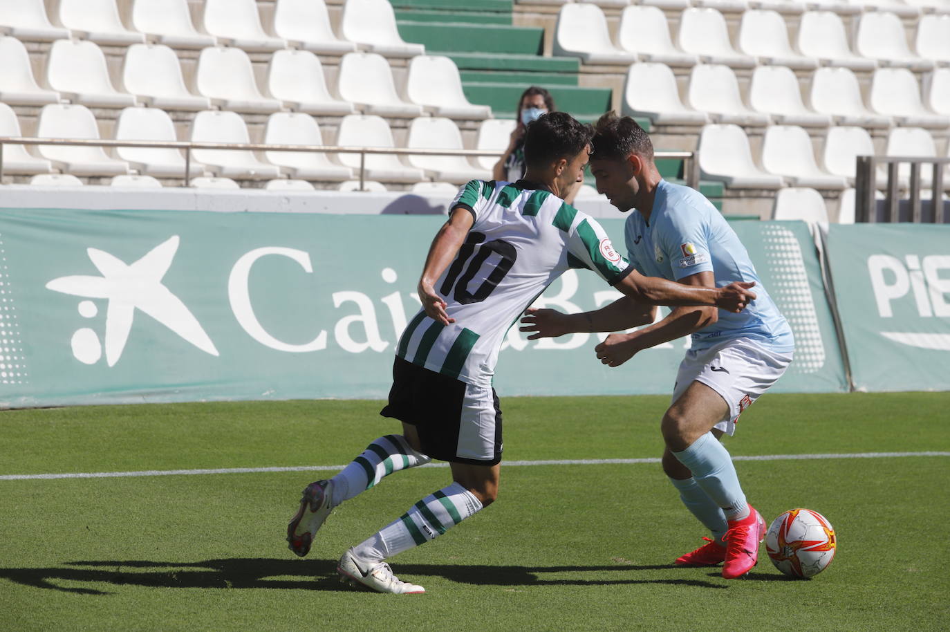 Las mejores imágenes del derbi Córdoba B - Ciudad de Lucena