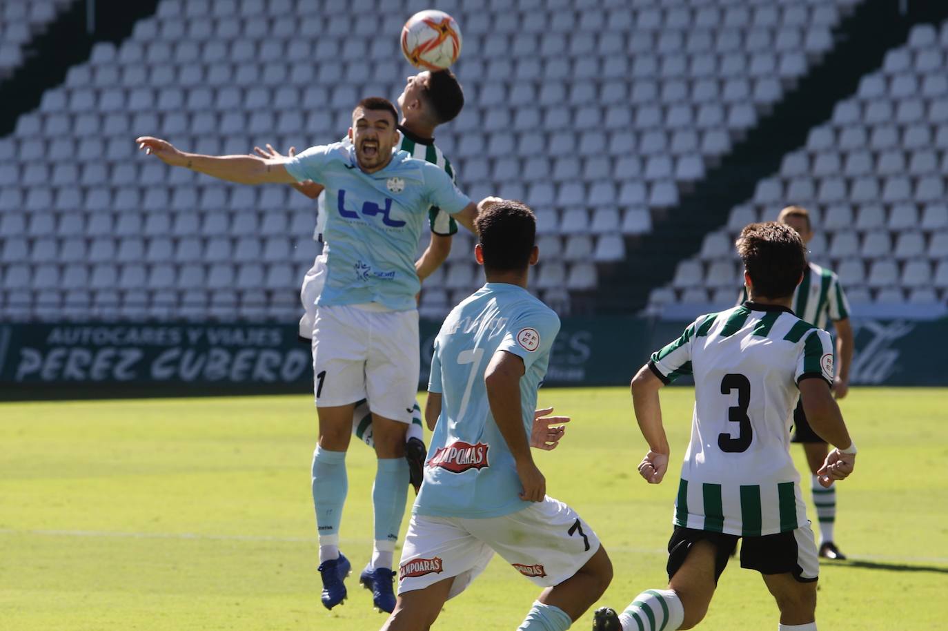 Las mejores imágenes del derbi Córdoba B - Ciudad de Lucena