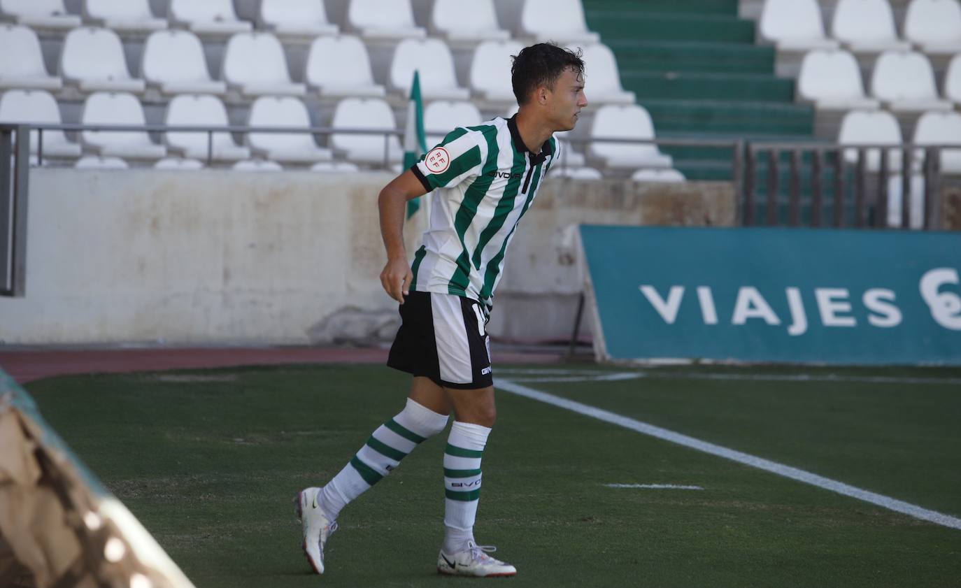 Las mejores imágenes del derbi Córdoba B - Ciudad de Lucena